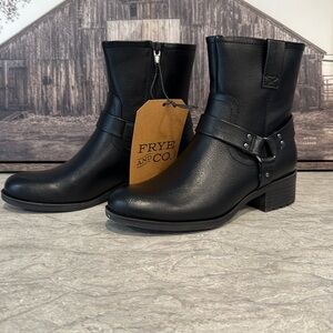 FRYE AND CO. Black Leather Ankle Booties